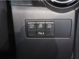 【パーキングセンサー】障害物などが車両に近づいた際に、音と画面表示にてお知らせしてくれます。警告音も段階的に鳴ってくれるので、どのくらいの近さなのか感覚的に察知することが出来ます♪
