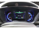 ■スピードメーター■ とっても見やすいメーターです。夜間時はラグジュアリーな気分にさせてくれる照明が魅力ですので、夜のドライブも楽しみになりますよ♪