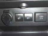 運転席・助手席あたたかシートヒーター付です☆冬場はヒーターの為のエンジン始動を抑えられるので低燃費につながります☆