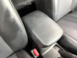 【アームレスト】運転中の身体の負担を軽減してくれるアームレストを装備♪