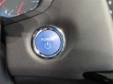 スマートキー装備車なので、キーを取り出さなくてもエンジン始動が可能です。