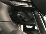 ステアリングスイッチ付き。前方から目を離すことなく操作することが可能です。
