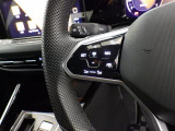 Travel Assist。設定した速度を上限に自動で加減速し、一定の車間距離,およ走行レーンを保つことでロングドライブの疲労を軽減します。