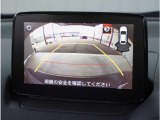【バックカメラ】駐車が苦手な方でも安心してお乗りいただけます。リバース連動で画面が切り替わるのでとっても便利です。今や後方確認の必須アイテムですよね。