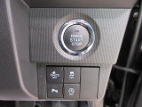 ダイハツのお店では、ダイハツ車を知り尽くしたプロフェッショナルが、専用の診断機器を使って各システムを点検しております。