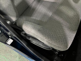 痛みの出やすい運転席シートの角、フロアマット、座面、ともに良好です