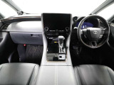 上質で落ち着いた印象のインパネ。視界も広々で運転しやすいです。