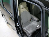 程よい硬さとホールド性が高いシートで長時間運転も快適です。