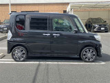 両側パワースライドドア付きだから、狭い駐車スペースなどでの 乗り降りラクラク!小さなお子さまのいるご家庭には嬉しい装備。