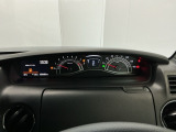 メーターの横に液晶カラーディスプレーを装備。航続可能距離等の情報やHonda SENSINGの注意・警告を表示します!