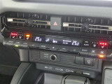 【オートエアコン】車内温度を感知して自動で温度調整をしてくれるのでいつでも快適な車内空間を創り上げます!どの席に座っても快適なドライブが楽しめます♪