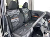 高いホールド性で運転姿勢が安定します。長距離ドライブでも疲れにくいのが魅力です。快適なドライビングライフをお送りください♪