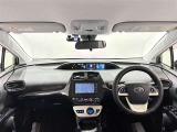 高いホールド性で運転姿勢が安定します。長距離ドライブでも疲れにくいのが魅力です。快適なドライビングライフをお送りください♪