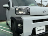 純正LEDヘッドライト&LEDポジションランプ&LEDフォグランプ付き、夜間の走行時に前方を明るく照らしてくれます。