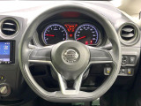 インテリアに合わせたデザインのステアリングは、運転される方のことも考え、運転しやすい形状、大きさです。是非一度、実際に触ってお確かめください。
