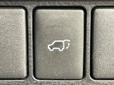 【パワーバックドア】スマートキーや運転席のボタンを押すだけでリアゲートが自動で開閉します!荷物を持っている時や、高い位置にあるバックドアを閉める際に便利な機能です♪