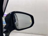 ウインカーミラーにはBSM(ブラインドスポットモニター)を搭載。隣を走る車両が死角に入るとLEDインジケーターを点灯。また、ウィンカーを出すとインジケーターも光って点滅!注意を促してくれます