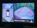 【アラウンドビューモニター】専用のカメラにより、上から見下ろしたような視点で360度クルマの周囲を確認することができます☆死角部分も確認しやすく、狭い場所での切り返しや駐車もスムーズに行えます。