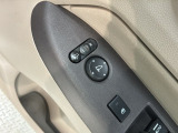 狭い駐車場で便利な電動格納ドアミラーが付いています。