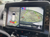 車を真上から見ているように、周囲の状況を把握しながら安心して駐車が行えるアラウンドビューモニター装備!
