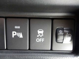 コーナーセンサースイッチです。駐車時に、周囲の障害物を検知しブザーと表示で知らせてくれます。