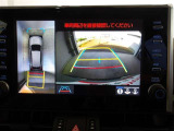 バックモニター付きで慣れない駐車場や車庫入れをサポートします。