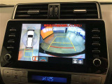 パノラミックビューモニター付きです。車両を上から見たような映像をディスプレイオーディオ画面に表示。運転席からの目視だけでは見にくい、車両周辺の状況をリアルタイムでしっかり確認できます。