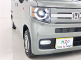 明るいライトが夜道を明るく照らしてくれます。 運転する上で、道路状況をいかに早く認識できるか重要なポイントです。 白色光が暗い道も明るく照らしてくれますよ。
