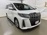 広々とした車内空間に優れた燃費性能。更にデザインも上質で人気のお車です!