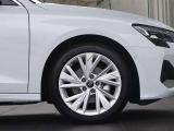●オシャレは足元からといいますが、車も同じく足元のエレガンスさで全体のイメージが変わります。