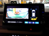 バックカメラの画像です。ガイドラインがスムースな車庫入れをサポートいたします。車庫入れの安心感がアップしますね。