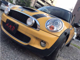 MINIクーパーSのライト・ランプからの外観です。個性的なデザインと車両状態をご確認ください。写真19/51。