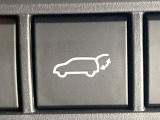 【パワーバックドア】スマートキーや運転席のボタンを押すだけでリアゲートが自動で開閉します!荷物を持っている時や、高い位置にあるバックドアを閉める際に便利な機能です♪