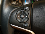 【ステアリングリモコン】ステアリングにオーディオ調節可能なスイッチが装備されていますので運転中でも視線をそらさずにオーディオの調節が可能です!
