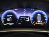 とっても見やすいメーターです。夜間時はラグジュアリーな気分にさせてくれる照明が魅力ですので、夜のドライブも楽しみになりますよ♪