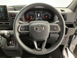 ステアリングから手を離さず、運転に集中したままオーディオ等の操作ができます。