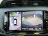 多彩なナビ機能に加えて、アラウンドビューモニターの画像も大画面に映し出されます。周囲の状況をもっと確認しやすくなり、駐車が楽に安心して行えます。