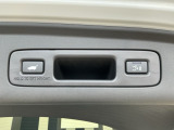 お好みの位置で止められるメモリー機能付の電動リアゲートです!後ろが狭い駐車場でもスムーズに荷物を積めて、さらに背が低い人の手がムリなく届く高さで止めることも可能です!