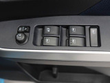 パワーウィンドゥ 運転席ドアスイッチ照明付です。電動格納ミラーも手元でワンモーションで可能です。