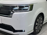 【LEDヘッドライト】悪天候や夜間走行時も良好な視界を確保し安心して運転できる高輝度LEDヘッドライトを装備!点灯速度が早く、消費電力も抑えられています。