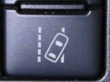 車線逸脱警報装置を装備しております。