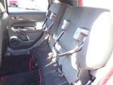 ◆チップアップ&ダイブダウン機構付【ULTR SEAT】は後席座面を左右分割で跳ね上げることができます。トランクで積載できない背の高い荷物をラクラク収納できます。ホンダ車ならではの人気装備です。