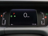 運転時の視界周辺の見やすい位置にメーターをレイアウト。視線の流れを断ち切らない、ストレスフリーで美しい運転動作を可能にします。またマルチインフォメーションディスプレイで、様々な情報が確認できます。
