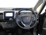 機能的にまとめられた運転席回り。運転しやすさにこだわりました。