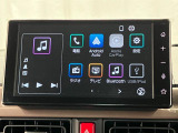 【9インチスマホ連携ディスプレイオーディオ】 対応しているスマホアプリを大画面で使えます!フルセグテレビやラジオの視聴、Bluetooth接続による音楽鑑賞、ハンズフリー通話なども利用可能です。