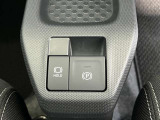 ブレーキを踏んで停車するとブレーキ状態が保持される便利なブレーキホールド付き!