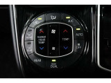 運転席と助手席、それぞれ温度調節ができ、オールシーズン快適なオートエアコンとなっております!