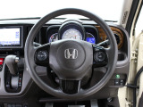 【運転席まわり】Honda独自の設計思想に基づき、自然に手を伸ばした先に操作したいものがあるようレイアウトを追求 !