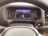 液晶画面のデジタルメーターを装備。お車の状態がわかりやすく表示されます。見やすくてうれしい装備です