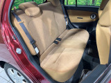 後部座席も気になるようなキズ・汚れやへたり等、大きなダメージはなく、良好な状態です。